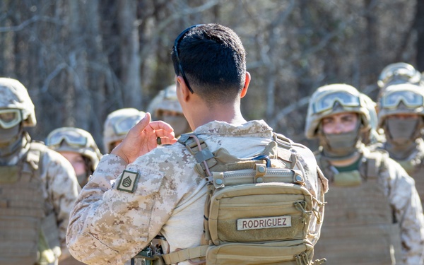 Marines with Logistics Operations School conduct Helicopter Support Team training