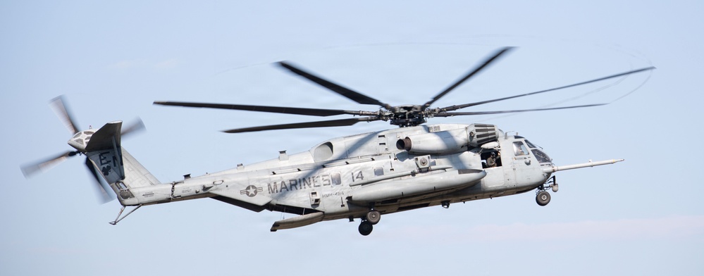 Marines with Logistics Operations School conduct Helicopter Support Team training