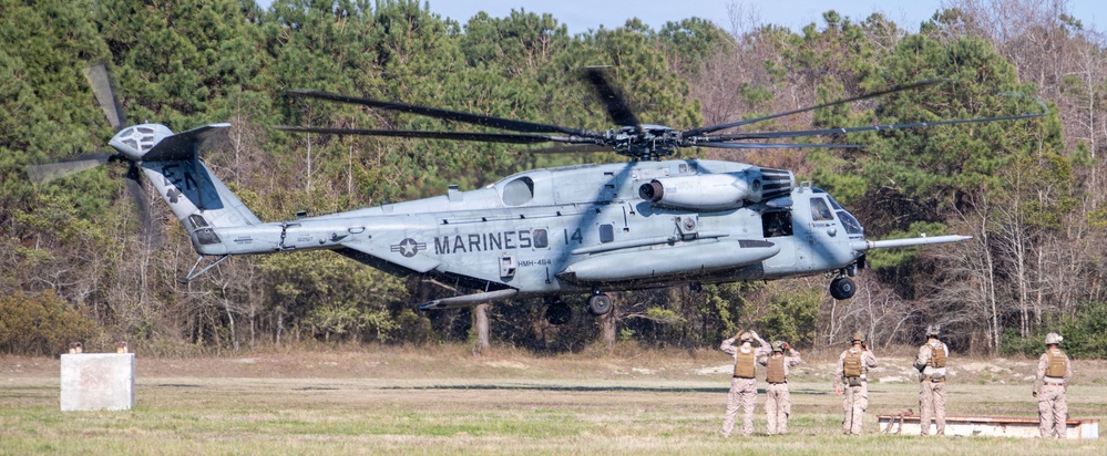 Marines with Logistics Operations School conduct Helicopter Support Team training