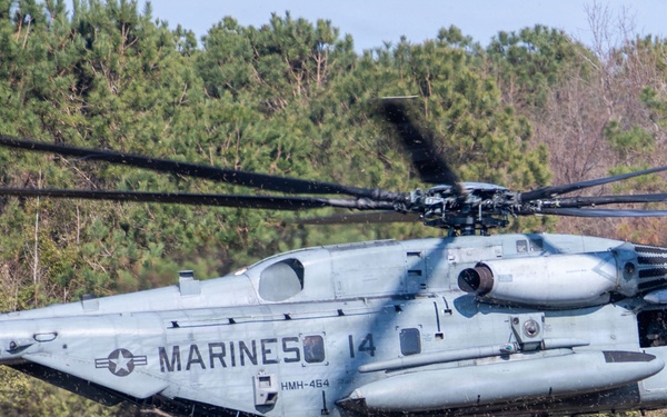 Marines with Logistics Operations School conduct Helicopter Support Team training