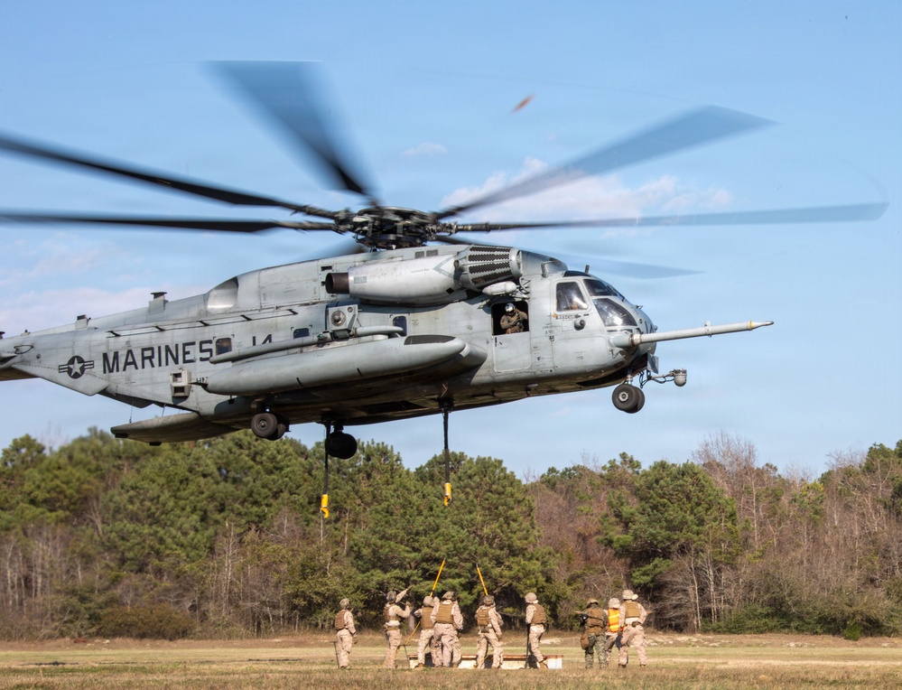 Marines with Logistics Operations School conduct Helicopter Support Team training