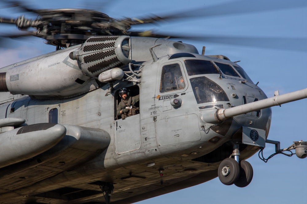 Marines with Logistics Operations School conduct Helicopter Support Team training