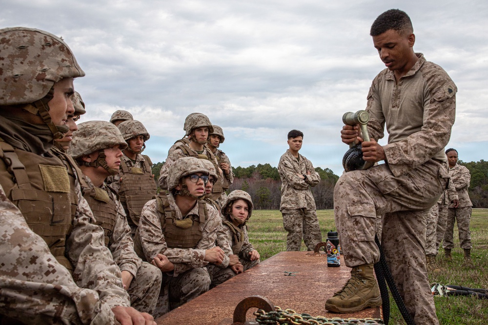 Marines with Logistics Operations School conduct Helicopter Support Team training