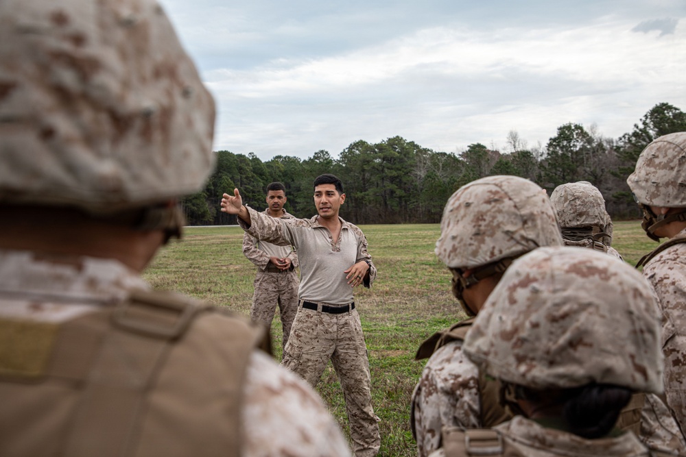 Marines with Logistics Operations School conduct Helicopter Support Team training