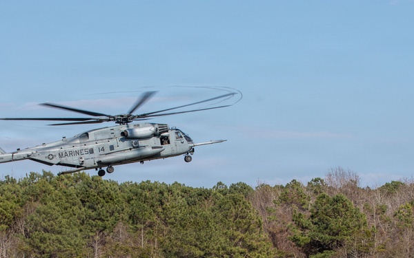 Marines with Logistics Operations School conduct Helicopter Support Team training
