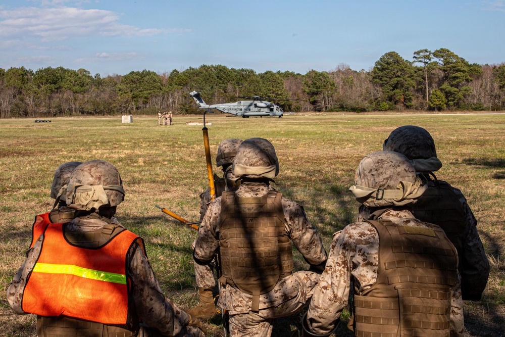 Marines with Logistics Operations School conduct Helicopter Support Team training