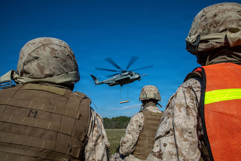 Marines with Logistics Operations School conduct Helicopter Support Team training