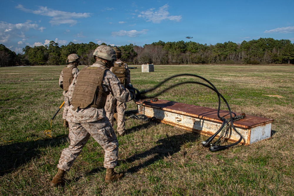 Marines with Logistics Operations School conduct Helicopter Support Team training