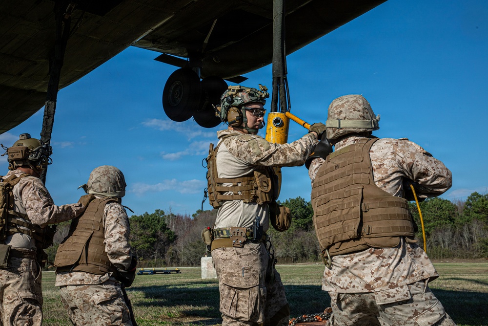 Marines with Logistics Operations School conduct Helicopter Support Team training