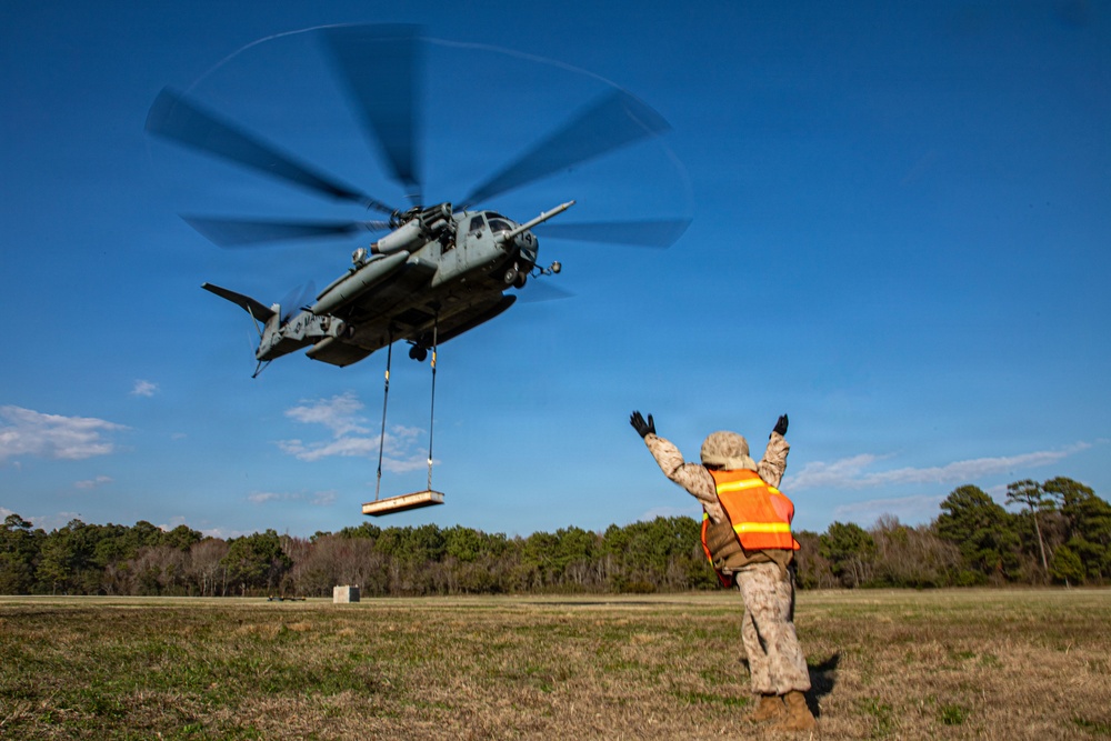 Marines with Logistics Operations School conduct Helicopter Support Team training