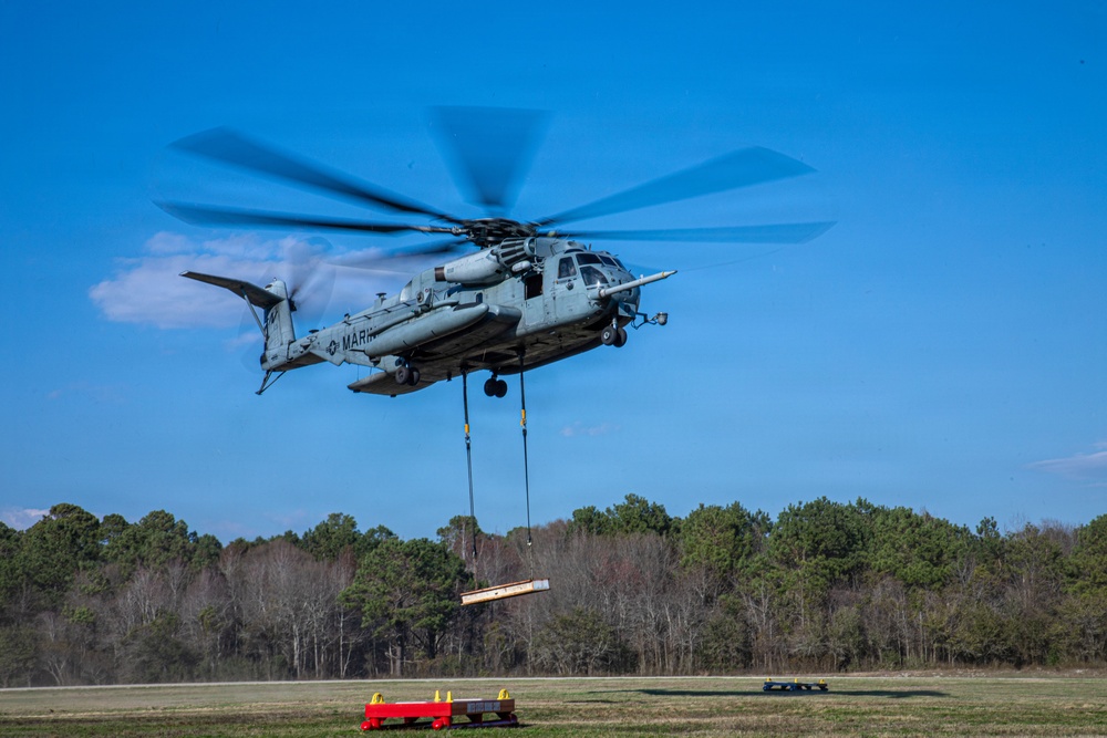 Marines with Logistics Operations School conduct Helicopter Support Team training