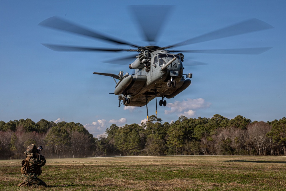 Marines with Logistics Operations School conduct Helicopter Support Team training
