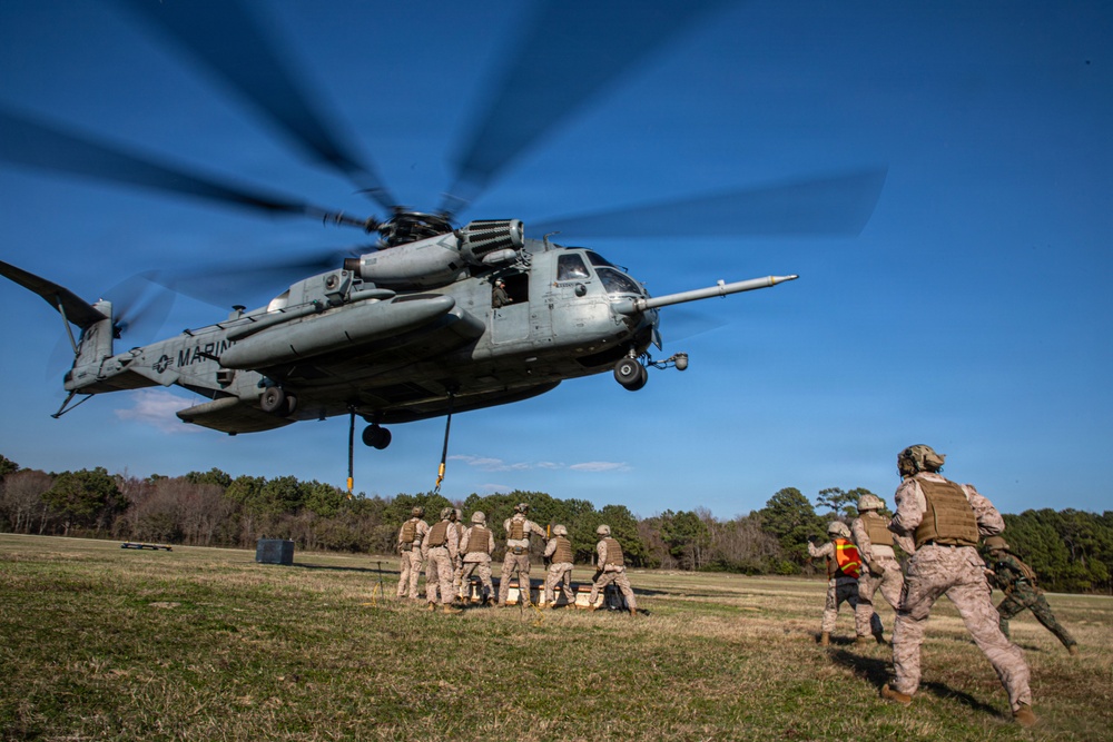 Marines with Logistics Operations School conduct Helicopter Support Team training