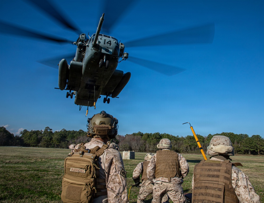 Marines with Logistics Operations School conduct Helicopter Support Team training