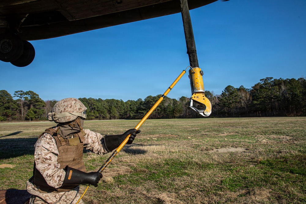 Marines with Logistics Operations School conduct Helicopter Support Team training