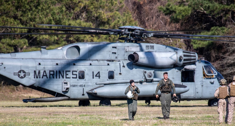 Marines with Logistics Operations School conduct Helicopter Support Team training