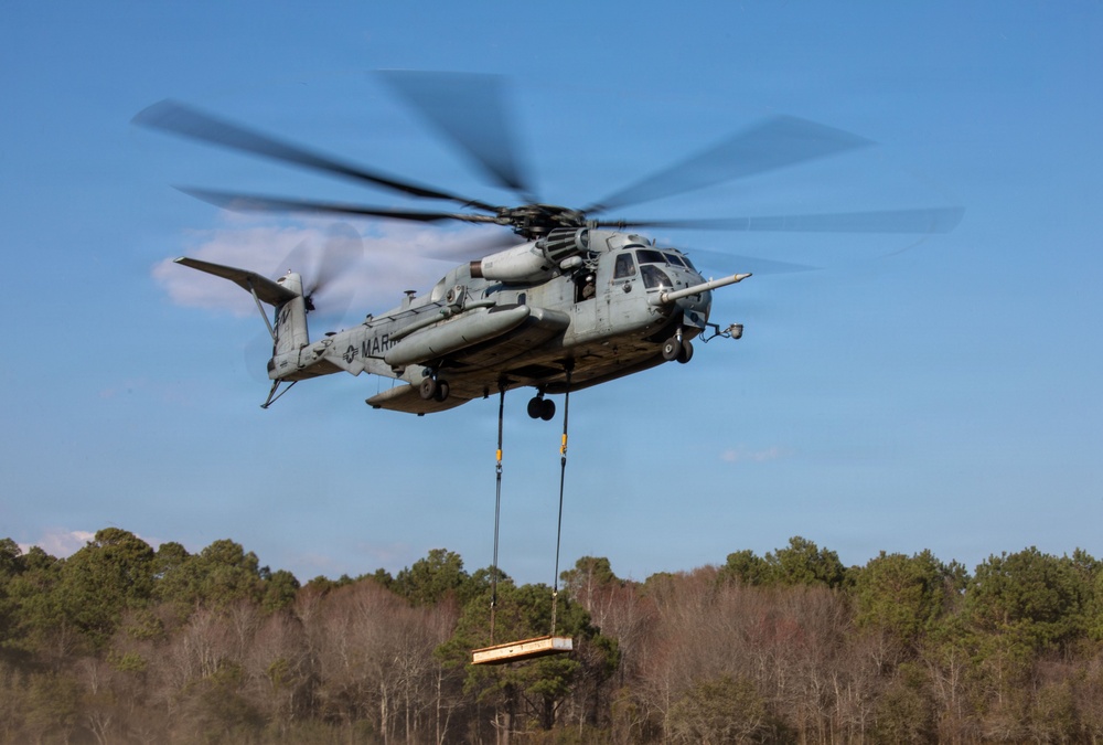 Marines with Logistics Operations School conduct Helicopter Support Team training