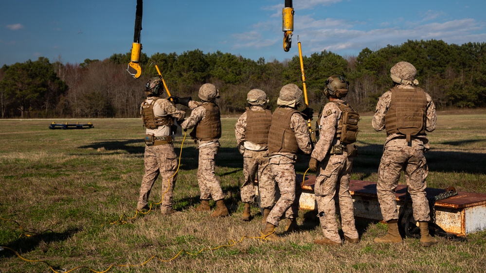 Marines with Logistics Operations School conduct Helicopter Support Team training
