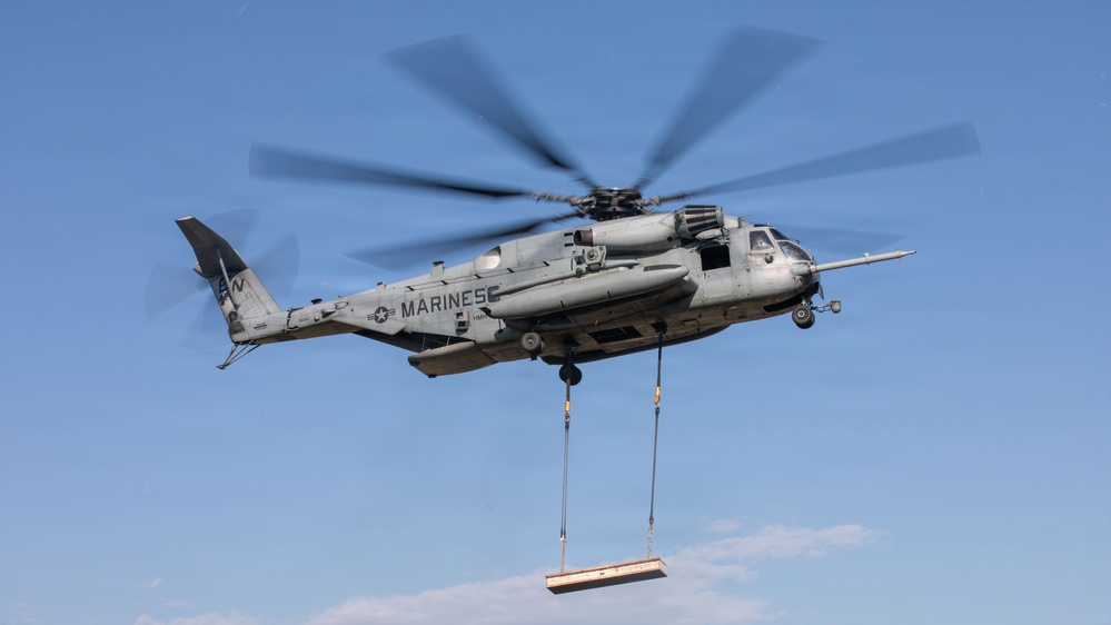 Marines with Logistics Operations School conduct Helicopter Support Team training