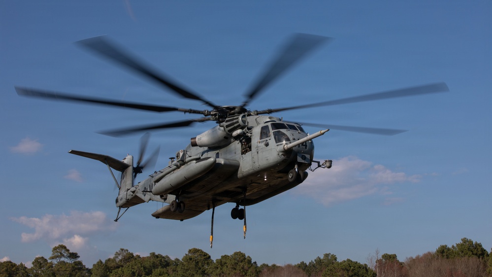 Marines with Logistics Operations School conduct Helicopter Support Team training