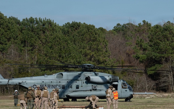Marines with Logistics Operations School conduct Helicopter Support Team training