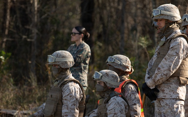 Marines with Logistics Operations School conduct Helicopter Support Team training