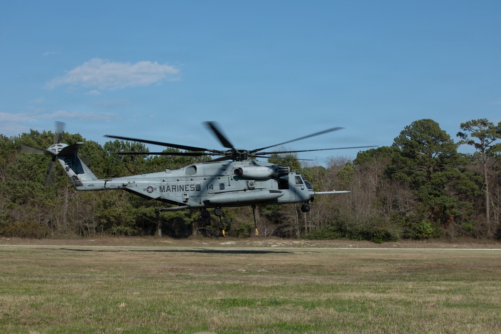 Marines with Logistics Operations School conduct Helicopter Support Team training