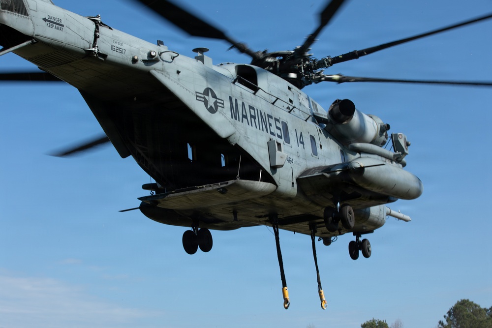 Marines with Logistics Operations School conduct Helicopter Support Team training
