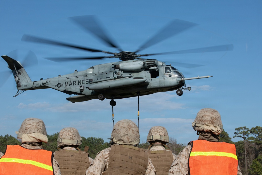 Marines with Logistics Operations School conduct Helicopter Support Team training