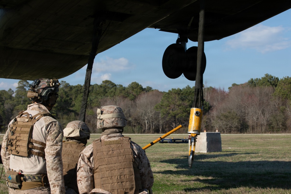 Marines with Logistics Operations School conduct Helicopter Support Team training