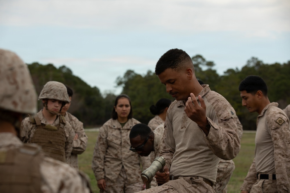 Marines with Logistics Operations School conduct Helicopter Support Team training