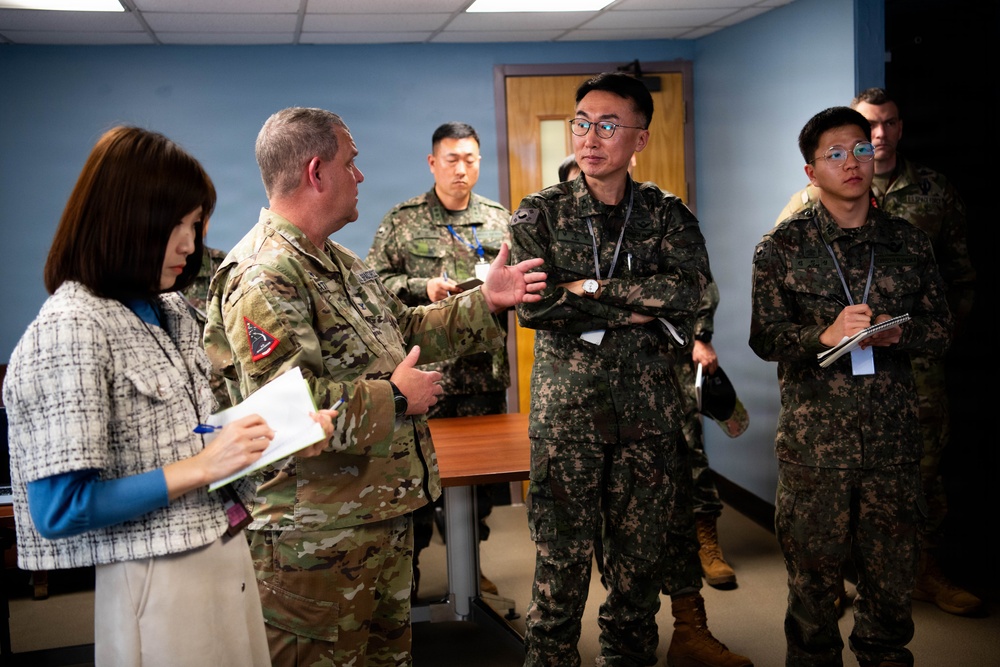 Deputy director of the Republic of Korea Army headquarters policy office visits U.S. Space Forces – Korea