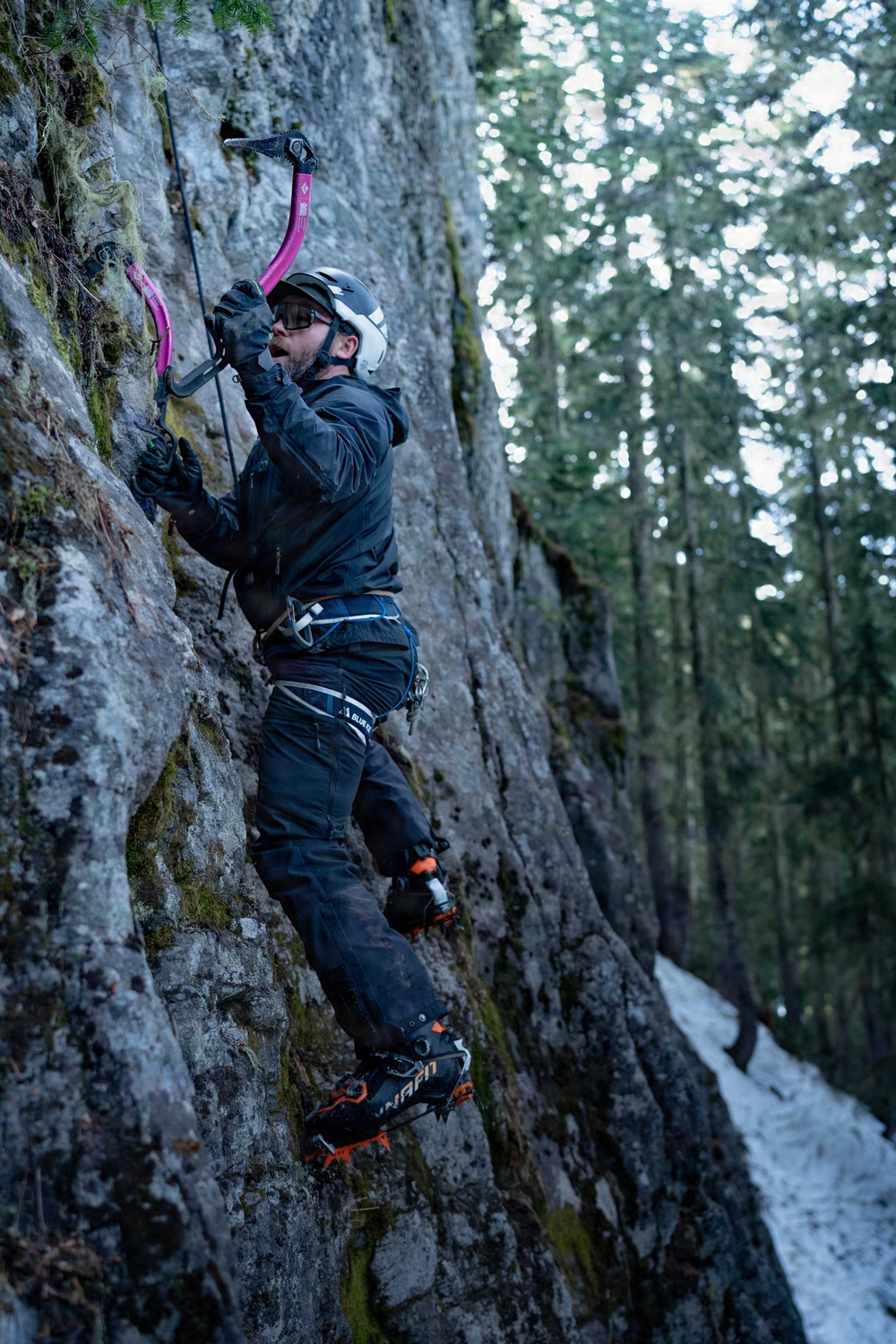 1st Special Forces Group (Airborne) conducts Basic Mountain Operator-Winter course