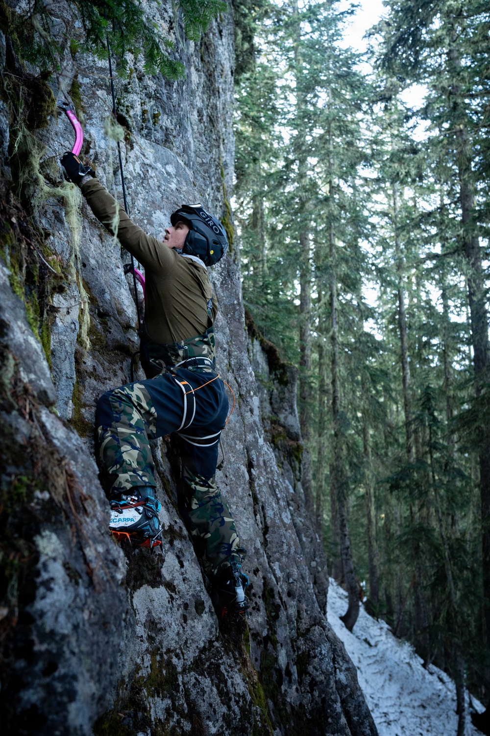 1st Special Forces Group (Airborne) conducts Basic Mountain Operator-Winter course