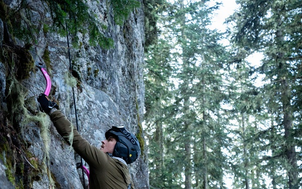 1st Special Forces Group (Airborne) conducts Basic Mountain Operator-Winter course