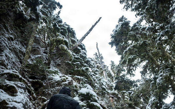 1st Special Forces Group (Airborne) conducts Basic Mountain Operator-Winter course