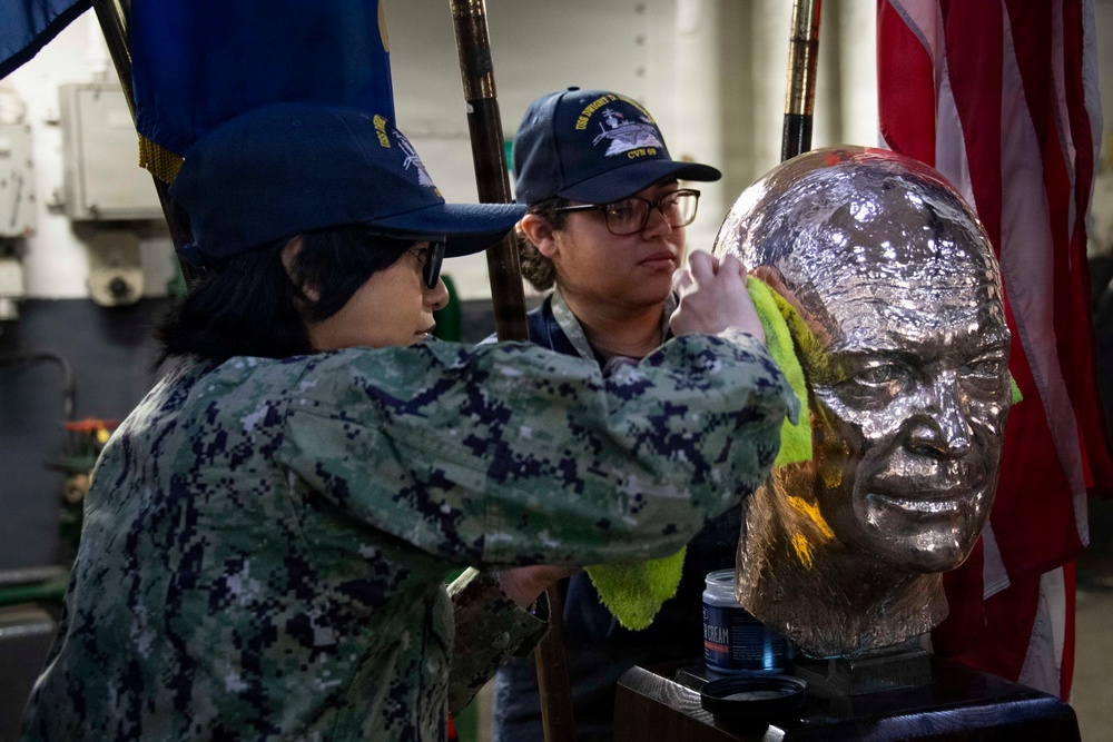 Ike Conducts Planned Incremental Availability maintenance period