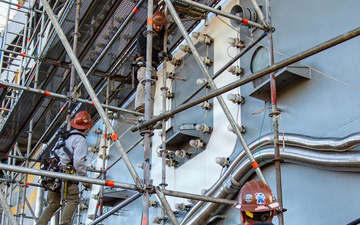 Ronald Reagan Sailors Conduct Maintenance