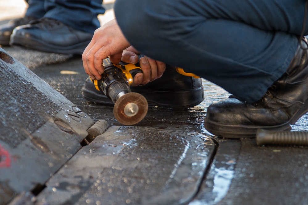 Ronald Reagan Sailors Conduct Maintenance
