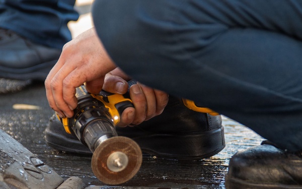 Ronald Reagan Sailors Conduct Maintenance