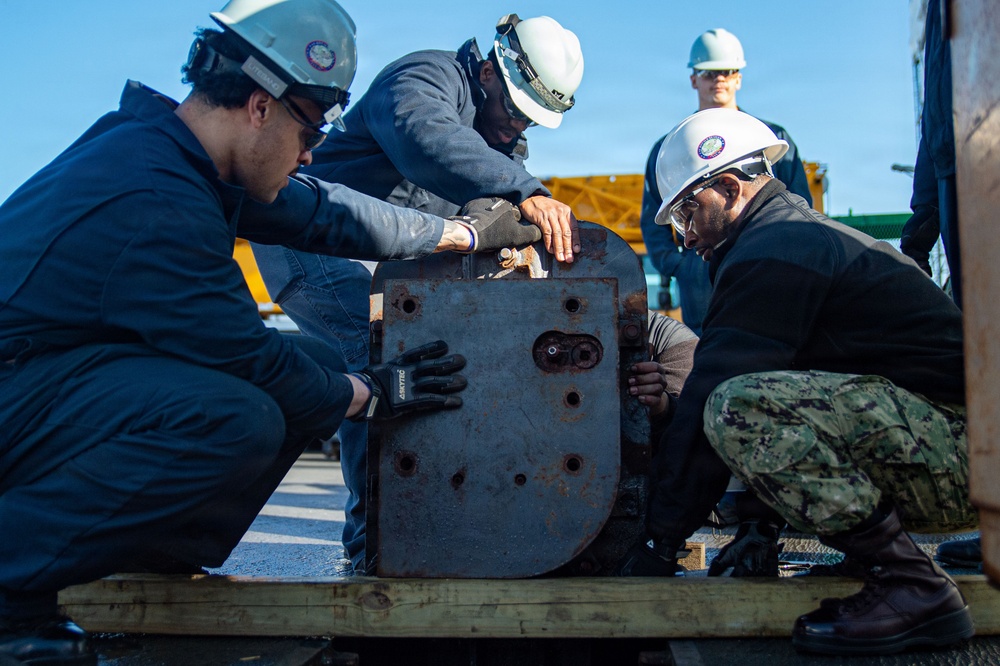 Ronald Reagan Sailors Conduct Maintenance