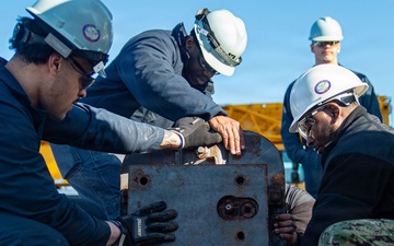 Ronald Reagan Sailors Conduct Maintenance
