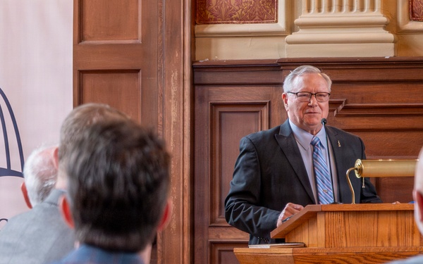 Former chief of National Guard Bureau speaks at veterans' leadership forum