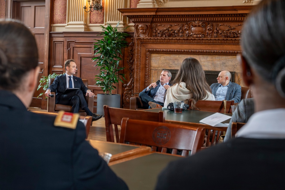 Former chief of National Guard Bureau speaks at veterans' leadership forum