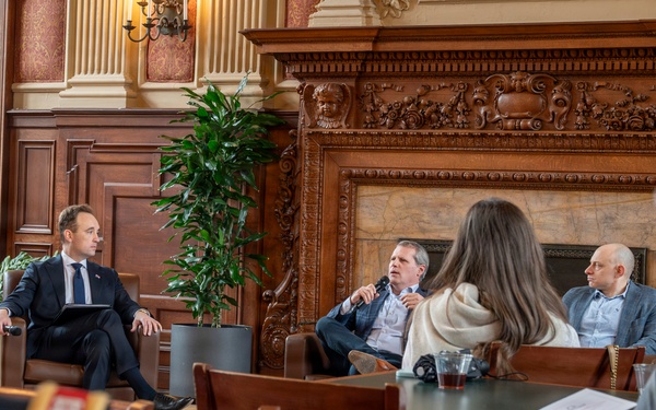 Former chief of National Guard Bureau speaks at veterans' leadership forum