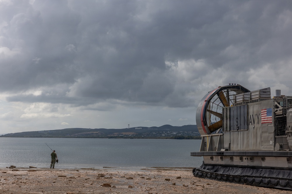 22nd MEU (SOC) | LCAC Landing Operations in Puerto Rico