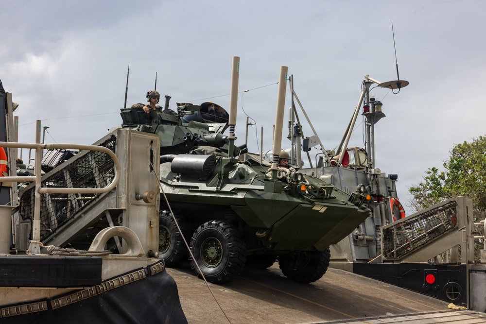 22nd MEU (SOC) | LCAC Landing Operations in Puerto Rico