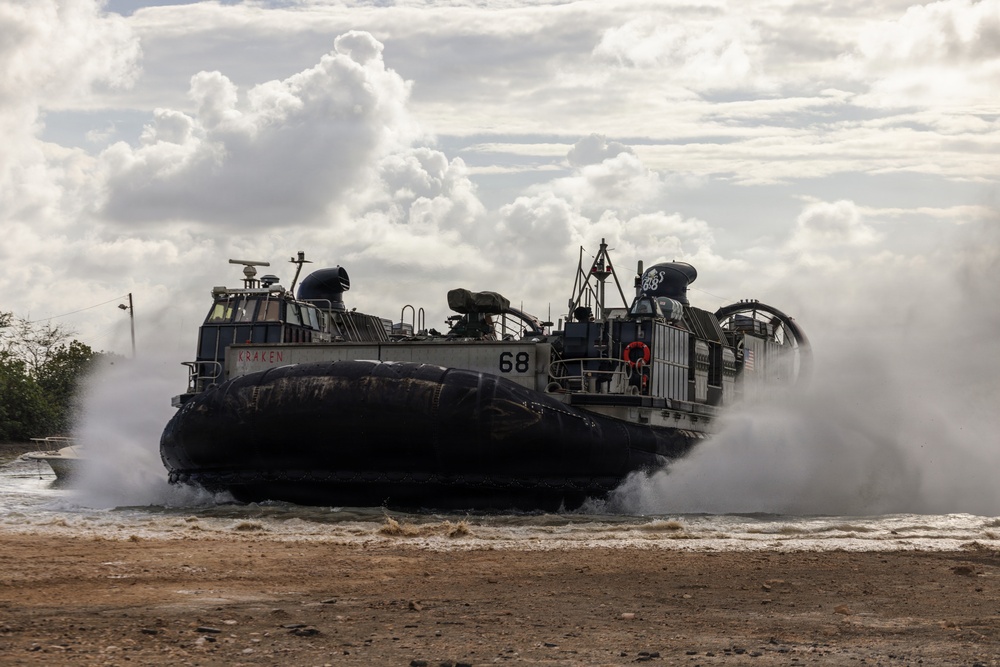22nd MEU (SOC) | LCAC Landing Operations in Puerto Rico