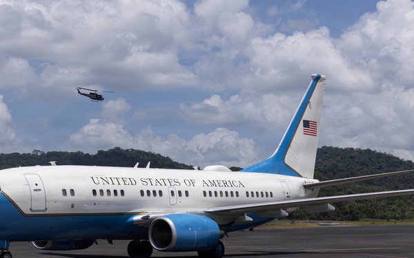 SOUTHCOM Commander visits Panama