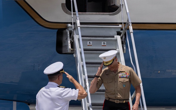 SOUTHCOM Commander visits Panama